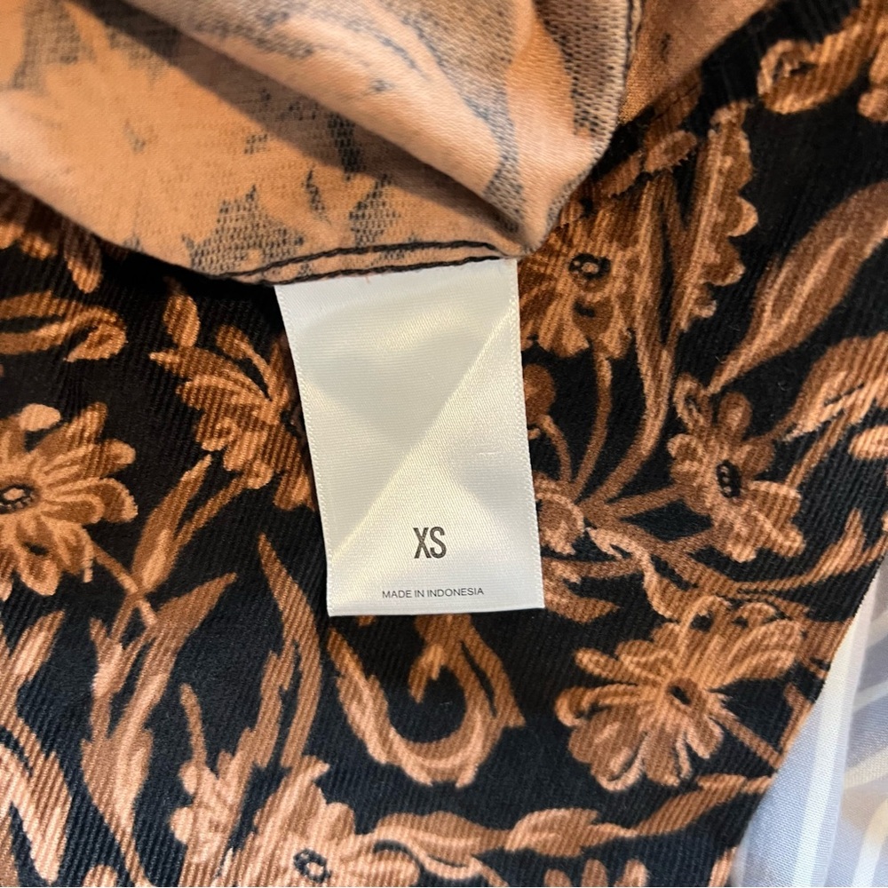 Express Size XS Floral Black and Tan Button-Up | Long Sleeve Shirt Womens - Picture 8 of 9